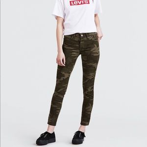 Levi’s Camo Print 711 Ankle Skinny Jeans
